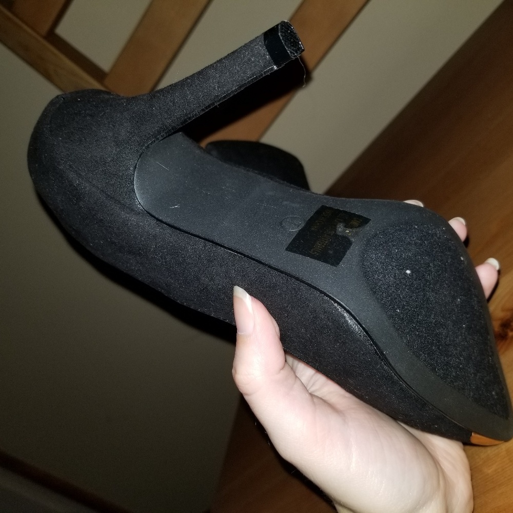 Heels - Picture 4 of 7